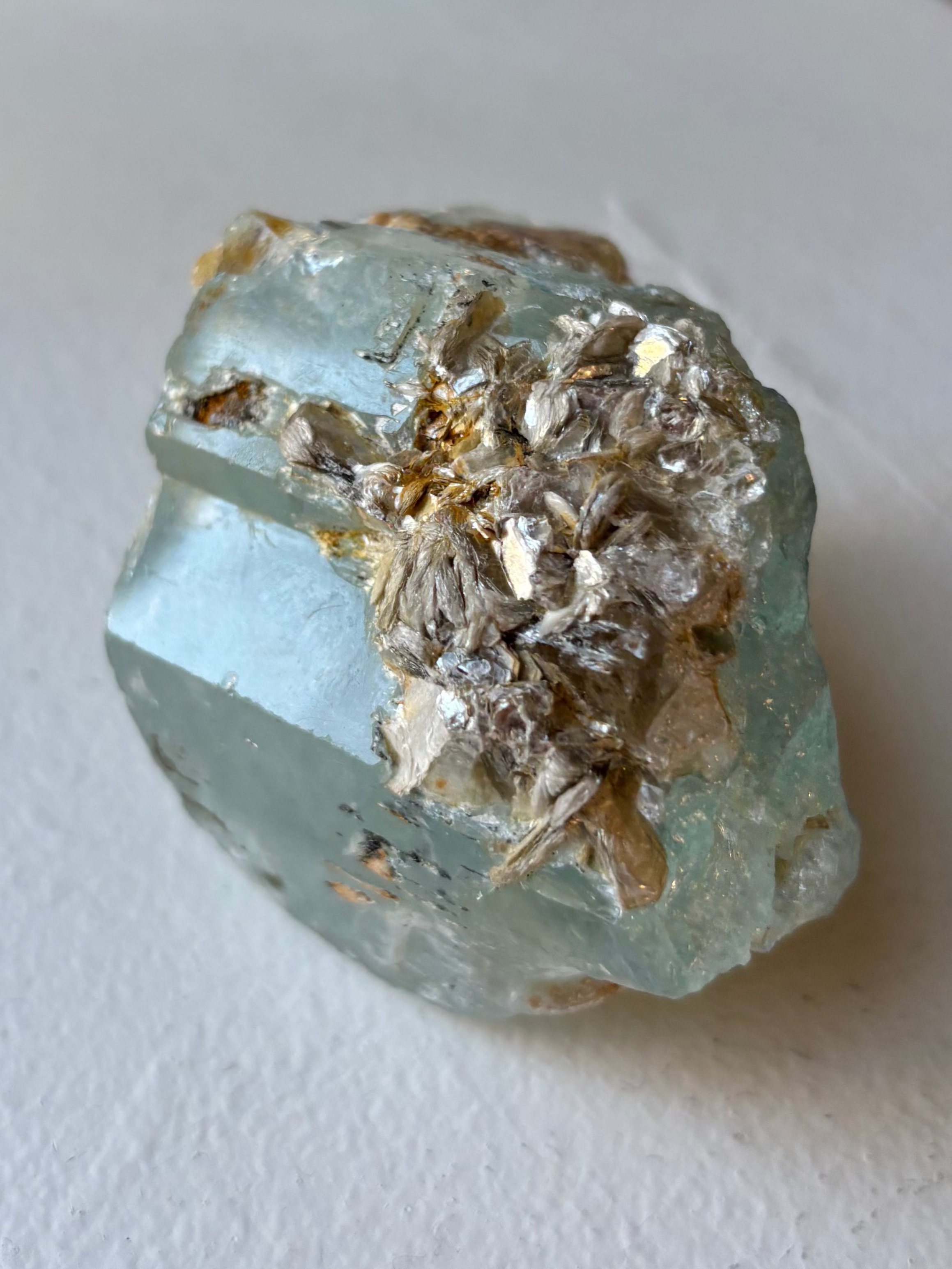 close up of aquamarine specimen 