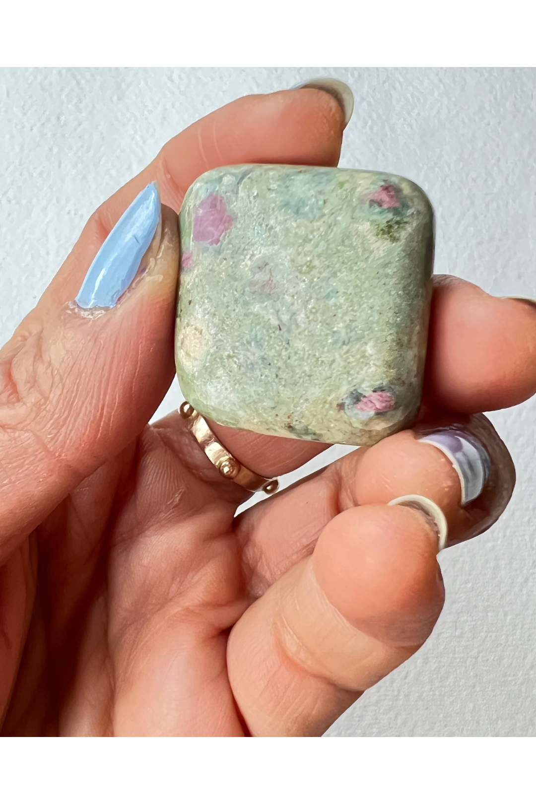 Ruby Fuchsite | Tumbled Majestic Hudson Lifestyle