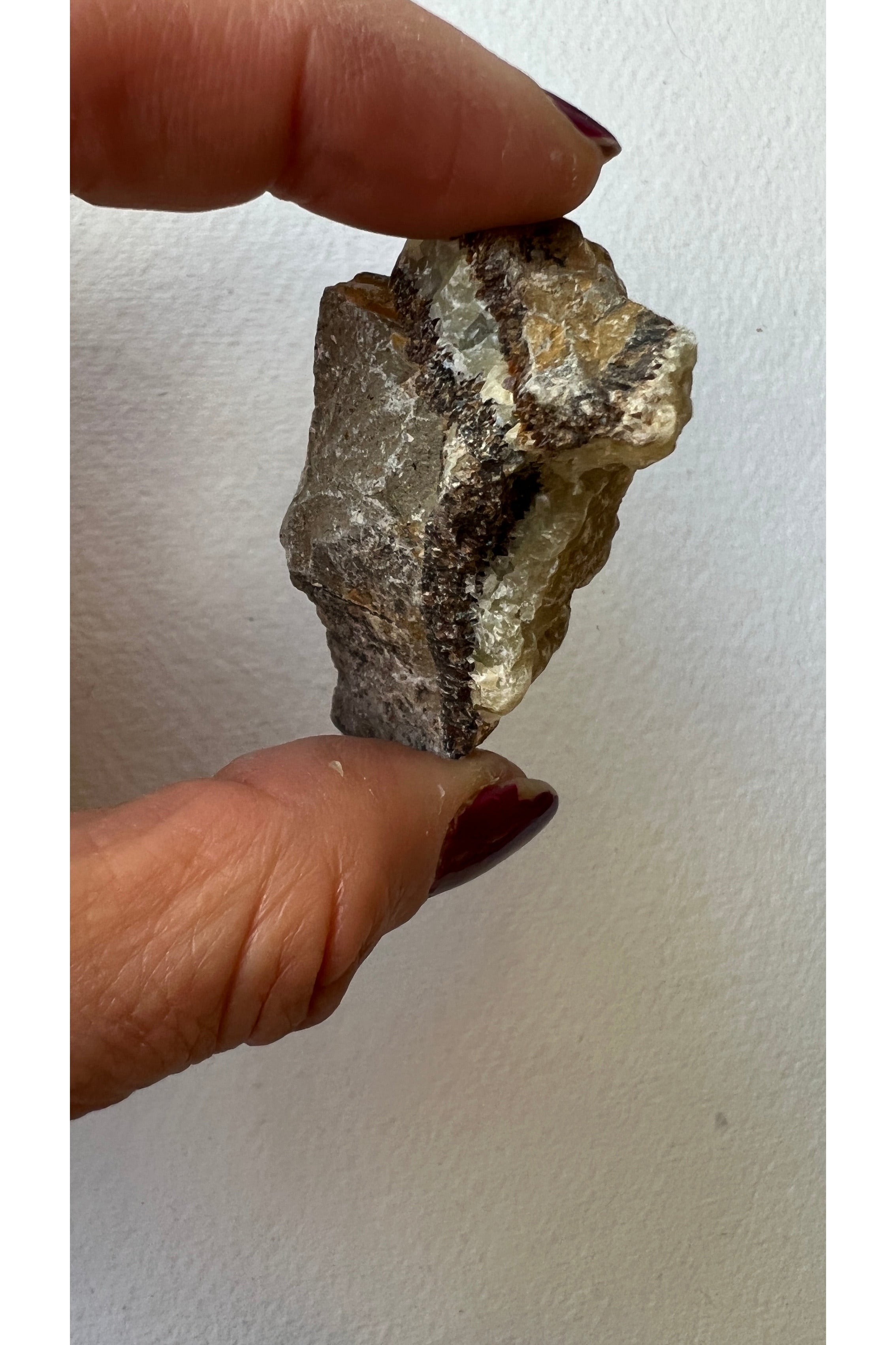 raw tiger's eye crystal stone with natural golden and brown bands